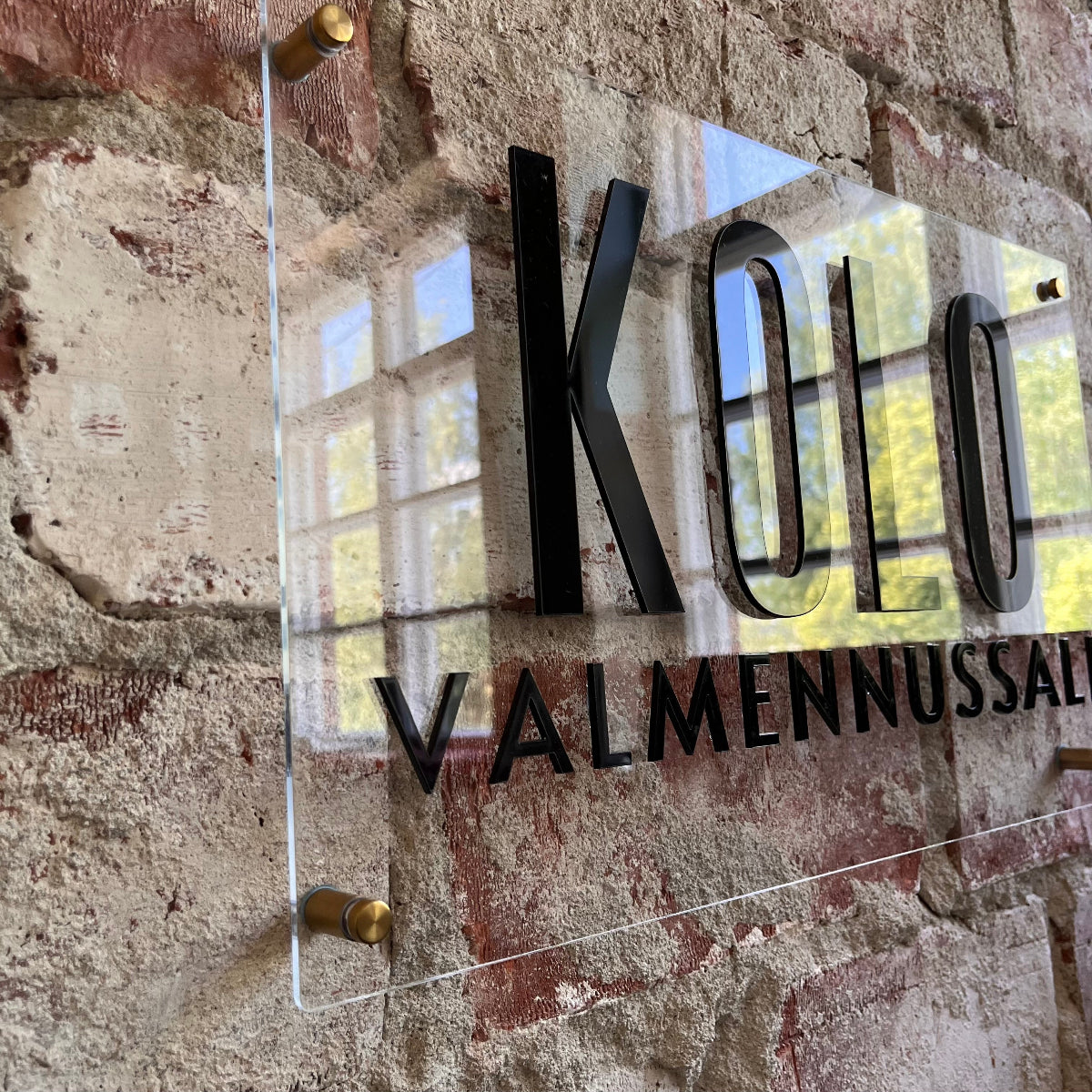 Logokyltti yritykselle, kyltit toimistoon, yrityskyltit, logo kyltti.