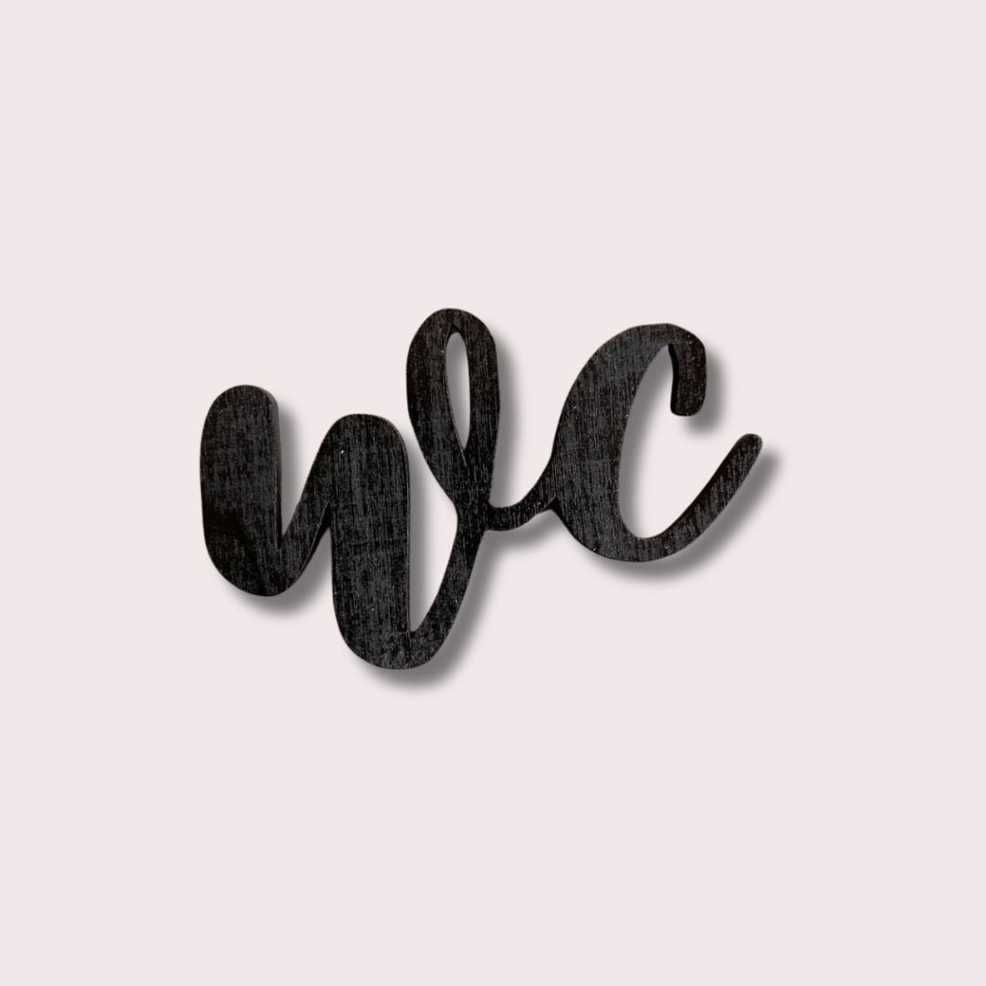 Puinen WC-kyltti oveen minimalistinen