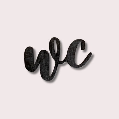 Puinen WC-kyltti oveen minimalistinen